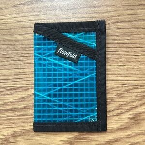 New never used Flowfold card case - made from recycled materials